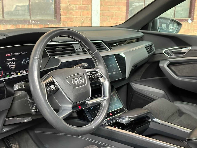 Audi e-tron 50 quattro launch edition black 71 kwh 313pk 2019 (origineel-nl + 1e eigenaar), h-970-bh - afbeelding 20 van  67