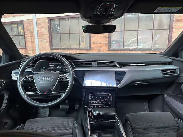 Audi e-tron 50 quattro launch edition black 71 kwh 313pk 2019 (origineel-nl + 1e eigenaar), h-970-bh - afbeelding 21 van  67