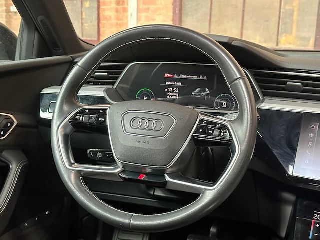 Audi e-tron 50 quattro launch edition black 71 kwh 313pk 2019 (origineel-nl + 1e eigenaar), h-970-bh - afbeelding 24 van  67
