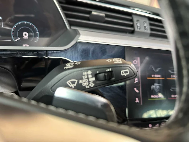 Audi e-tron 50 quattro launch edition black 71 kwh 313pk 2019 (origineel-nl + 1e eigenaar), h-970-bh - afbeelding 27 van  67