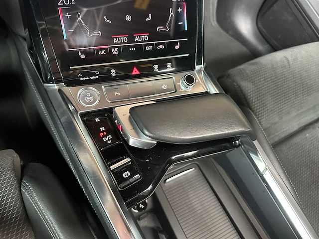 Audi e-tron 50 quattro launch edition black 71 kwh 313pk 2019 (origineel-nl + 1e eigenaar), h-970-bh - afbeelding 35 van  67