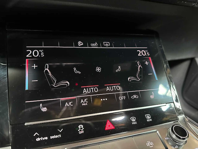 Audi e-tron 50 quattro launch edition black 71 kwh 313pk 2019 (origineel-nl + 1e eigenaar), h-970-bh - afbeelding 36 van  67