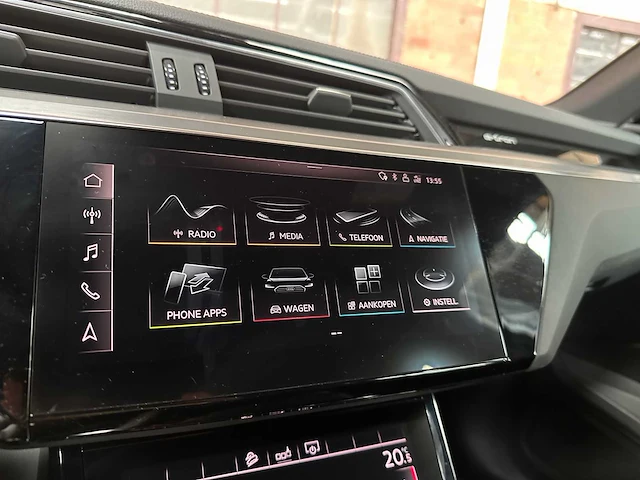 Audi e-tron 50 quattro launch edition black 71 kwh 313pk 2019 (origineel-nl + 1e eigenaar), h-970-bh - afbeelding 37 van  67