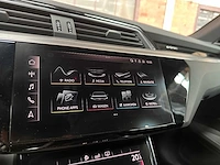 Audi e-tron 50 quattro launch edition black 71 kwh 313pk 2019 (origineel-nl + 1e eigenaar), h-970-bh - afbeelding 37 van  67
