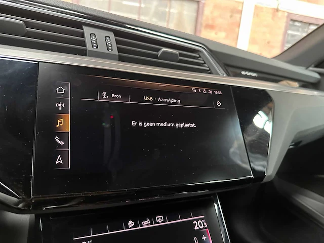 Audi e-tron 50 quattro launch edition black 71 kwh 313pk 2019 (origineel-nl + 1e eigenaar), h-970-bh - afbeelding 39 van  67