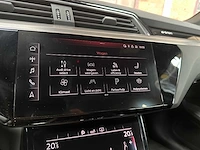 Audi e-tron 50 quattro launch edition black 71 kwh 313pk 2019 (origineel-nl + 1e eigenaar), h-970-bh - afbeelding 43 van  67