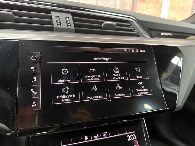 Audi e-tron 50 quattro launch edition black 71 kwh 313pk 2019 (origineel-nl + 1e eigenaar), h-970-bh - afbeelding 44 van  67