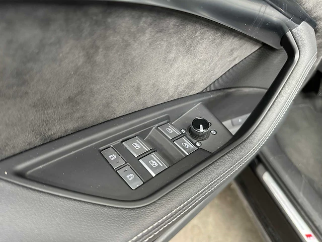 Audi e-tron 50 quattro launch edition black 71 kwh 313pk 2019 (origineel-nl + 1e eigenaar), h-970-bh - afbeelding 47 van  67