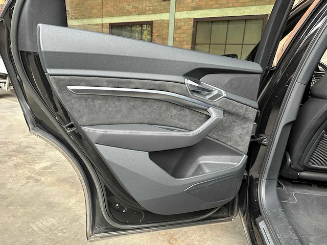 Audi e-tron 50 quattro launch edition black 71 kwh 313pk 2019 (origineel-nl + 1e eigenaar), h-970-bh - afbeelding 49 van  67