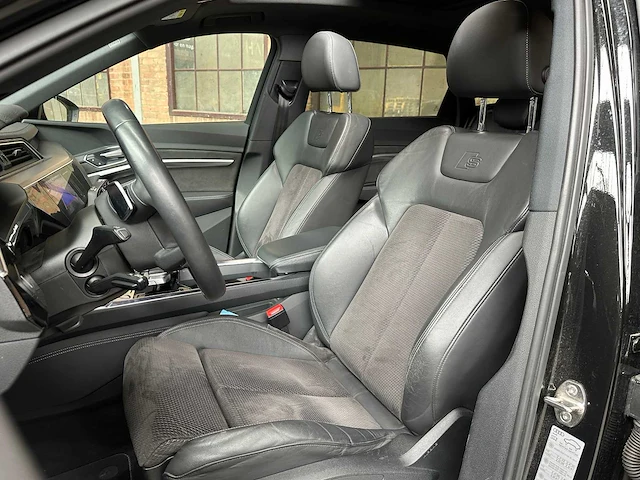Audi e-tron 50 quattro launch edition black 71 kwh 313pk 2019 (origineel-nl + 1e eigenaar), h-970-bh - afbeelding 54 van  67