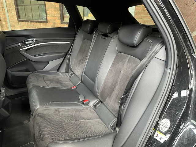 Audi e-tron 50 quattro launch edition black 71 kwh 313pk 2019 (origineel-nl + 1e eigenaar), h-970-bh - afbeelding 55 van  67