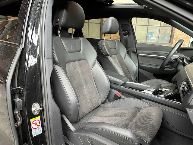 Audi e-tron 50 quattro launch edition black 71 kwh 313pk 2019 (origineel-nl + 1e eigenaar), h-970-bh - afbeelding 58 van  67