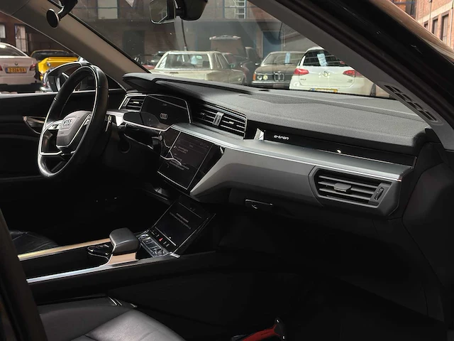 Audi e-tron 50 quattro launch edition plus 71 kwh 313pk 2019, g-440-xz - afbeelding 29 van  42