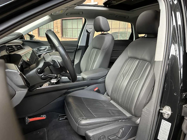 Audi e-tron 50 quattro launch edition plus 71 kwh 313pk 2019, g-440-xz - afbeelding 30 van  42
