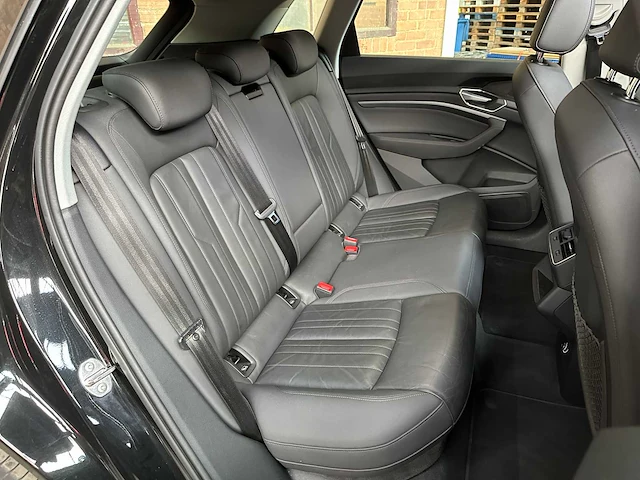 Audi e-tron 50 quattro launch edition plus 71 kwh 313pk 2019, g-440-xz - afbeelding 32 van  42