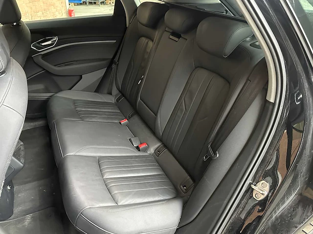 Audi e-tron 50 quattro launch edition plus 71 kwh 313pk 2019, g-907-xp - afbeelding 27 van  45