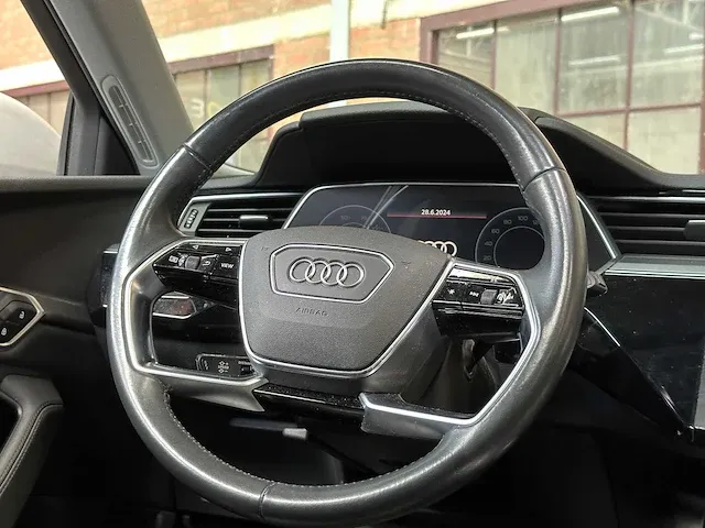 Audi e-tron 50 quattro launch edition plus 71 kwh 313pk 2019 (origineel-nl), h-071-bt - afbeelding 24 van  64