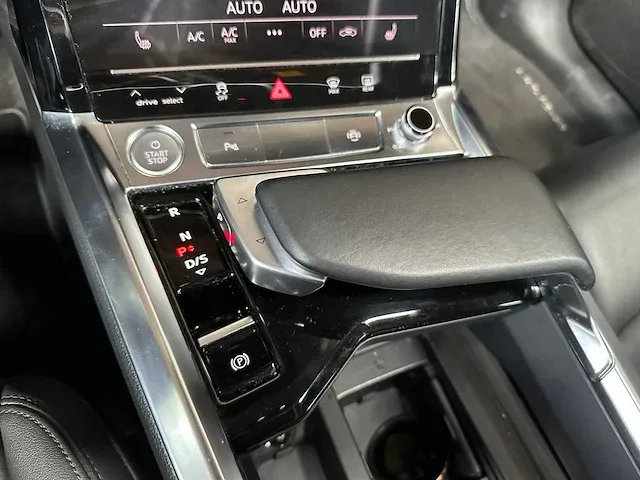 Audi e-tron 50 quattro launch edition plus 71 kwh 313pk 2019 (origineel-nl), h-071-bt - afbeelding 32 van  64