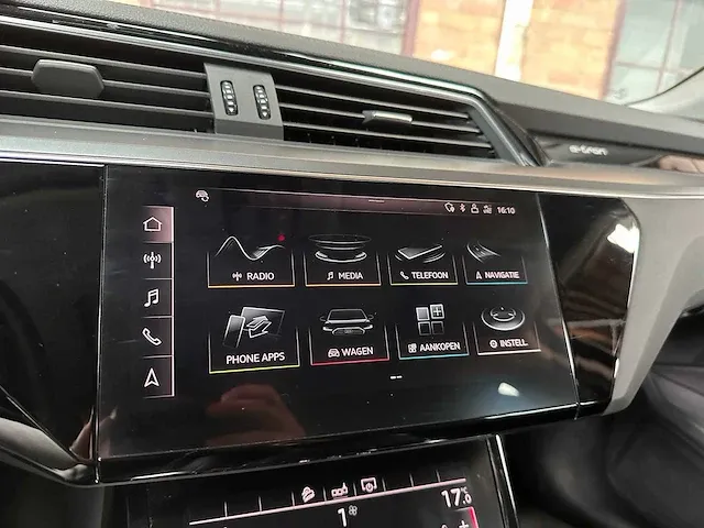 Audi e-tron 50 quattro launch edition plus 71 kwh 313pk 2019 (origineel-nl), h-071-bt - afbeelding 35 van  64