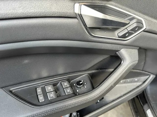 Audi e-tron 50 quattro launch edition plus 71 kwh 313pk 2019 (origineel-nl), h-071-bt - afbeelding 43 van  64