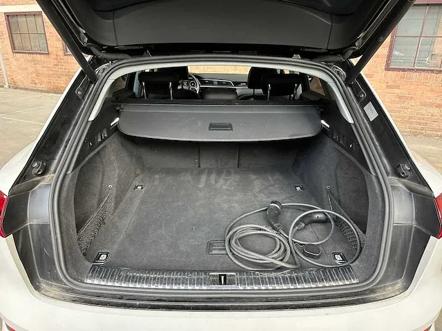 Audi e-tron 50 quattro launch edition plus 71 kwh 313pk 2019 (origineel-nl), h-071-bt - afbeelding 47 van  64
