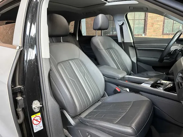 Audi e-tron 50 quattro launch edition plus 71 kwh 313pk 2019 (origineel-nl), h-071-bt - afbeelding 57 van  64