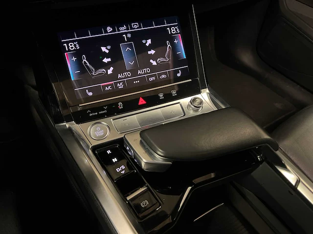 Audi e-tron 50 quattro launch edition plus 71 kwh 313pk 2019 (origineel-nl), h-644-bl - afbeelding 22 van  72