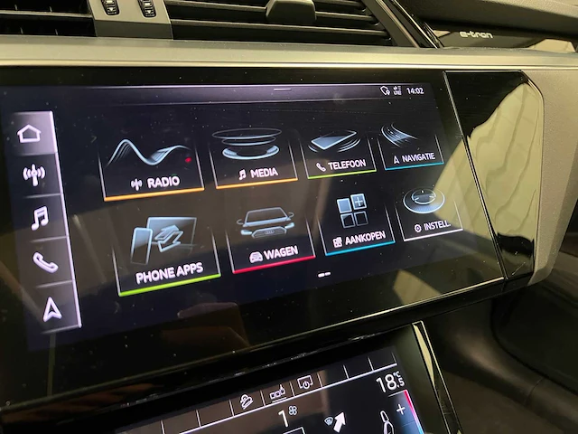 Audi e-tron 50 quattro launch edition plus 71 kwh 313pk 2019 (origineel-nl), h-644-bl - afbeelding 24 van  72