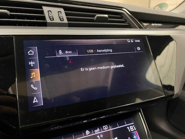 Audi e-tron 50 quattro launch edition plus 71 kwh 313pk 2019 (origineel-nl), h-644-bl - afbeelding 26 van  72