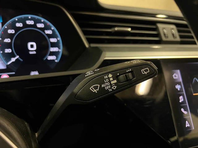 Audi e-tron 50 quattro launch edition plus 71 kwh 313pk 2019 (origineel-nl), h-644-bl - afbeelding 33 van  72
