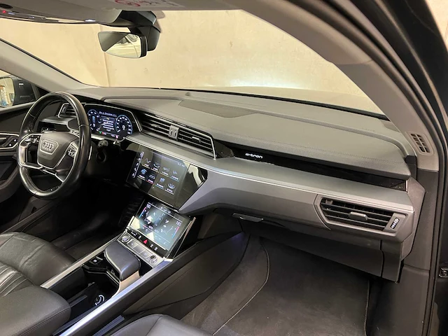 Audi e-tron 50 quattro launch edition plus 71 kwh 313pk 2019 (origineel-nl), h-644-bl - afbeelding 42 van  72