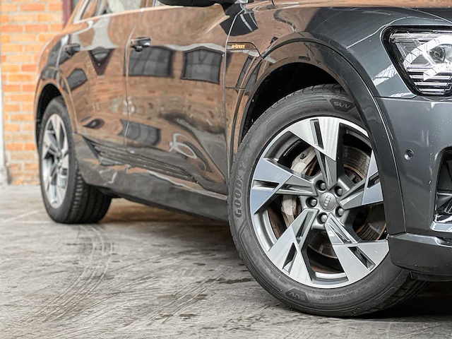 Audi e-tron 50 quattro launch edition plus 71 kwh 313pk 2019 (origineel-nl), h-889-db - afbeelding 2 van  47