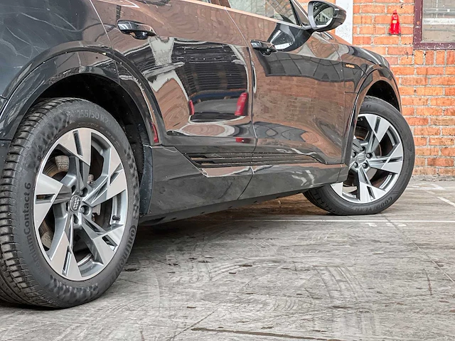 Audi e-tron 50 quattro launch edition plus 71 kwh 313pk 2019 (origineel-nl), h-889-db - afbeelding 6 van  47
