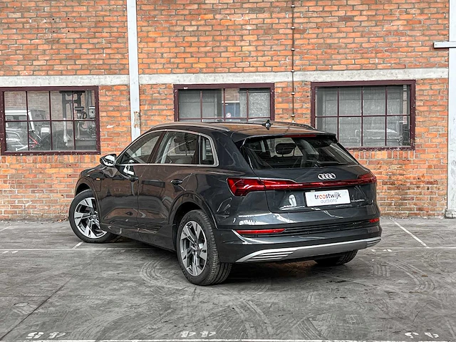 Audi e-tron 50 quattro launch edition plus 71 kwh 313pk 2019 (origineel-nl), h-889-db - afbeelding 10 van  47