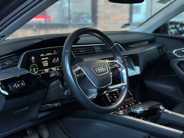 Audi e-tron 50 quattro launch edition plus 71 kwh 313pk 2019 (origineel-nl), h-889-db - afbeelding 14 van  47