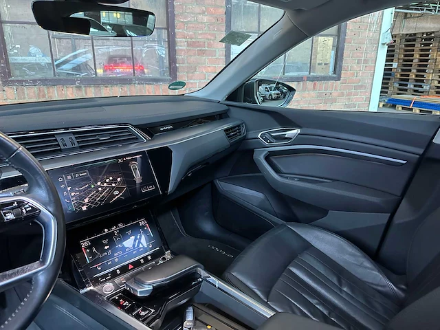 Audi e-tron 50 quattro launch edition plus 71 kwh 313pk 2019 (origineel-nl), h-889-db - afbeelding 16 van  47