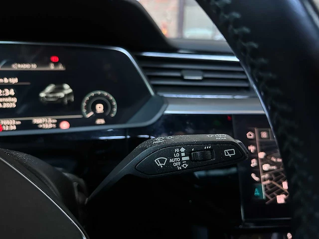 Audi e-tron 50 quattro launch edition plus 71 kwh 313pk 2019 (origineel-nl), h-889-db - afbeelding 21 van  47