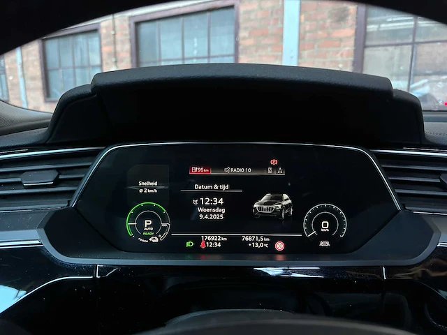 Audi e-tron 50 quattro launch edition plus 71 kwh 313pk 2019 (origineel-nl), h-889-db - afbeelding 22 van  47