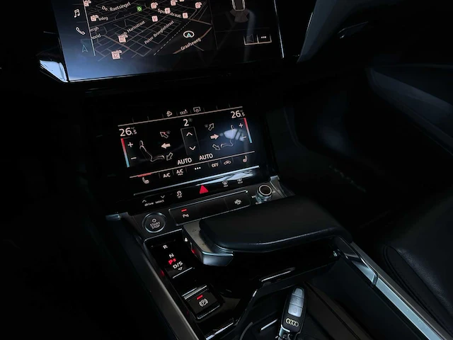 Audi e-tron 50 quattro launch edition plus 71 kwh 313pk 2019 (origineel-nl), h-889-db - afbeelding 24 van  47