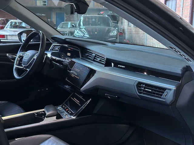 Audi e-tron 50 quattro launch edition plus 71 kwh 313pk 2019 (origineel-nl), h-889-db - afbeelding 35 van  47