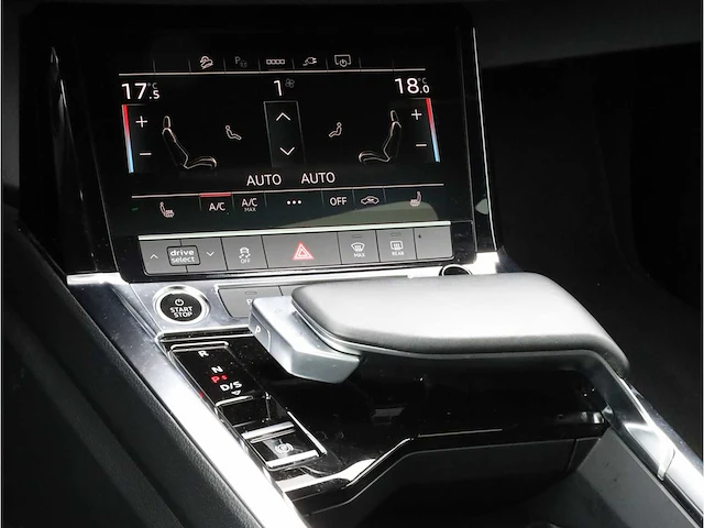 Audi e-tron 55 quattro 95 kwh 300kw automaat 2022 - afbeelding 13 van  38