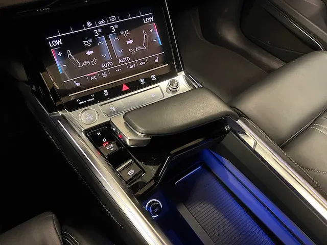 Audi e-tron 55 quattro advanced 95 kwh 360pk 2018 (origineel-nl), xh-729-d - afbeelding 35 van  71