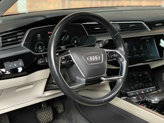 Audi e-tron 55 quattro advanced 95 kwh 360pk 2019 (origineel-nl + 1e eigenaar), zt-397-b - afbeelding 28 van  79