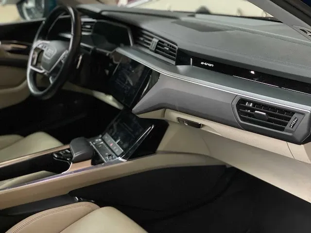 Audi e-tron 55 quattro advanced 95 kwh 360pk 2019 (origineel-nl + 1e eigenaar), zt-397-b - afbeelding 33 van  79