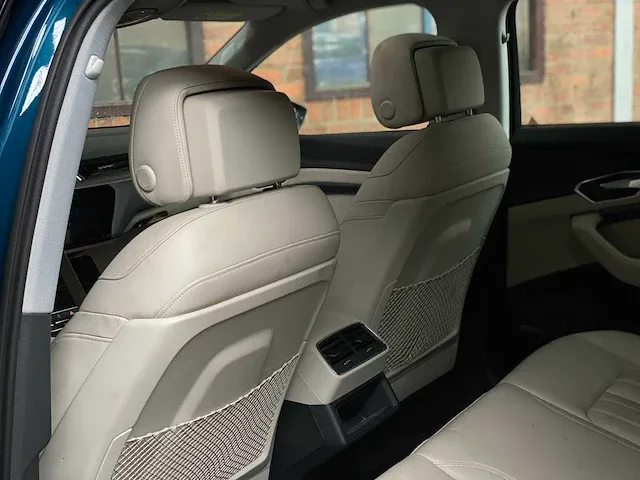 Audi e-tron 55 quattro advanced 95 kwh 360pk 2019 (origineel-nl + 1e eigenaar), zt-397-b - afbeelding 39 van  79