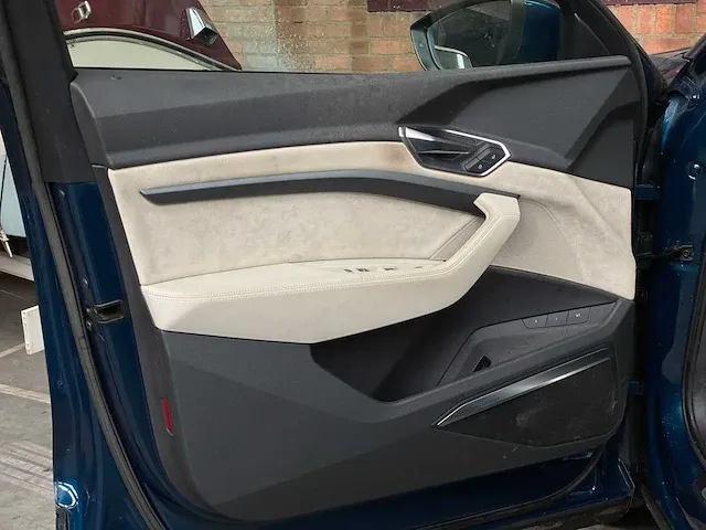 Audi e-tron 55 quattro advanced 95 kwh 360pk 2019 (origineel-nl + 1e eigenaar), zt-397-b - afbeelding 44 van  79