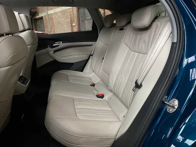 Audi e-tron 55 quattro advanced 95 kwh 360pk 2019 (origineel-nl + 1e eigenaar), zt-397-b - afbeelding 62 van  79