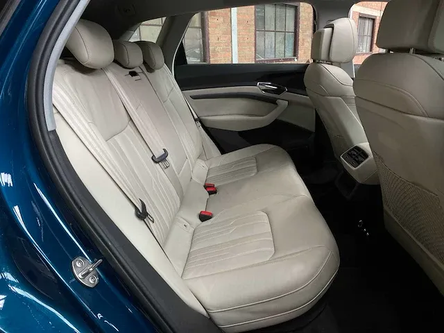 Audi e-tron 55 quattro advanced 95 kwh 360pk 2019 (origineel-nl + 1e eigenaar), zt-397-b - afbeelding 68 van  79