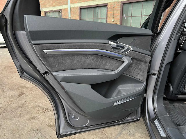 Audi e-tron 55 quattro advanced 95 kwh 360pk 2019 (origineel-nl), g-111-zl - afbeelding 31 van  48