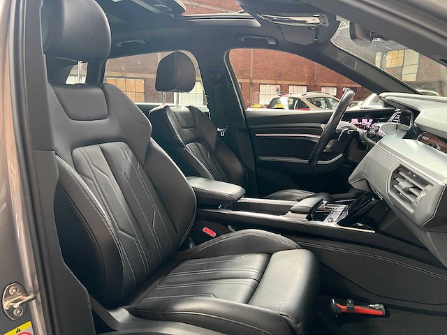 Audi e-tron 55 quattro advanced 95 kwh 360pk 2019 (origineel-nl), g-111-zl - afbeelding 37 van  48